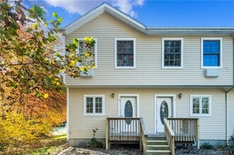 Building Photo - 22 Lake Lodge Dr