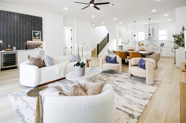 Building Photo - 1214 W 24th St