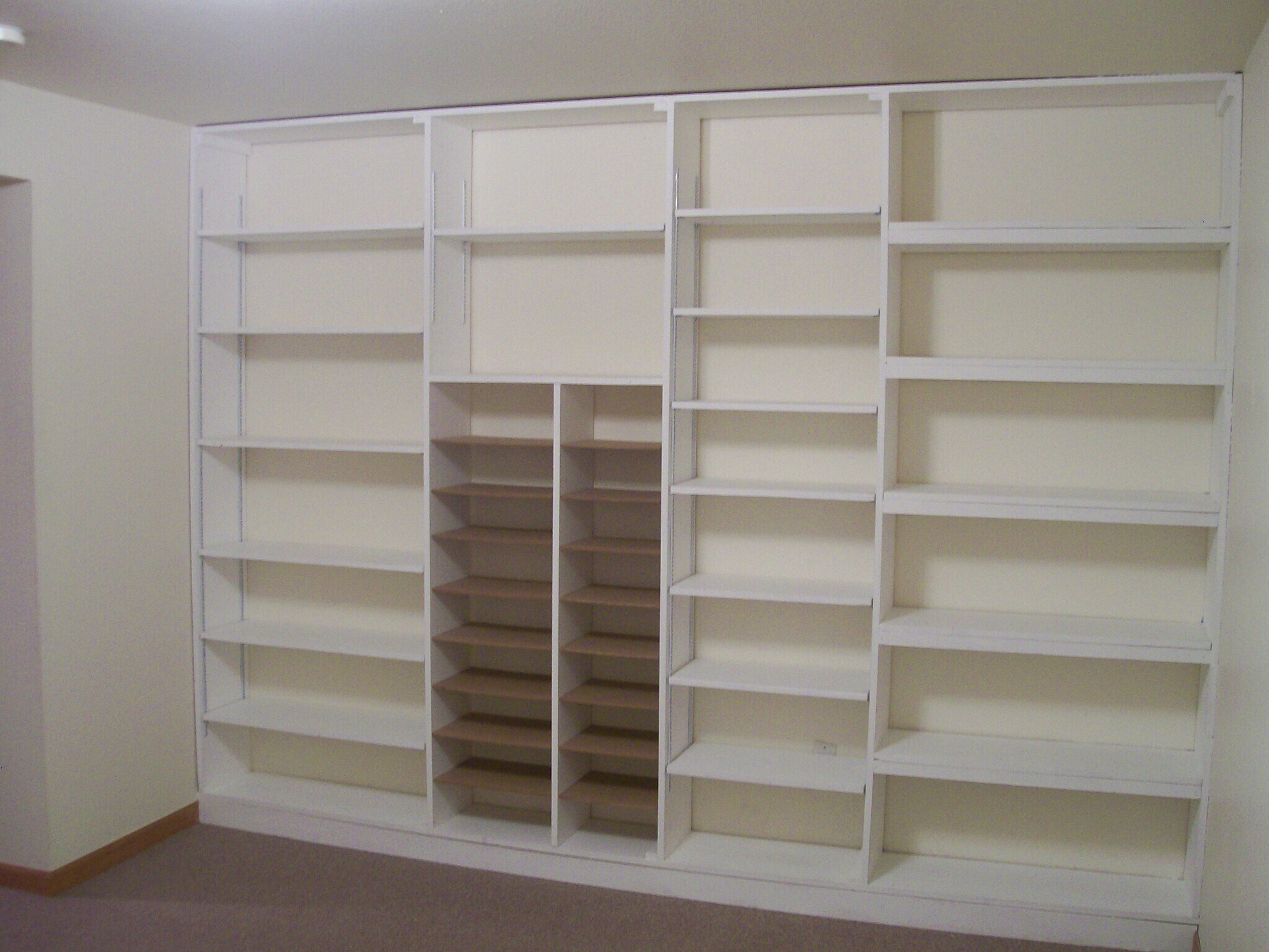 Building Photo - 2900 Ross Dr