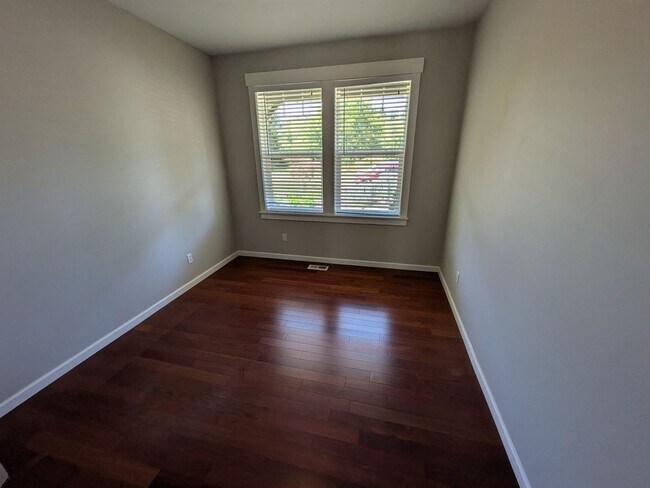 Building Photo - 404 Wallace St