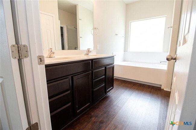 Building Photo - 1202 Stonewall Ridge