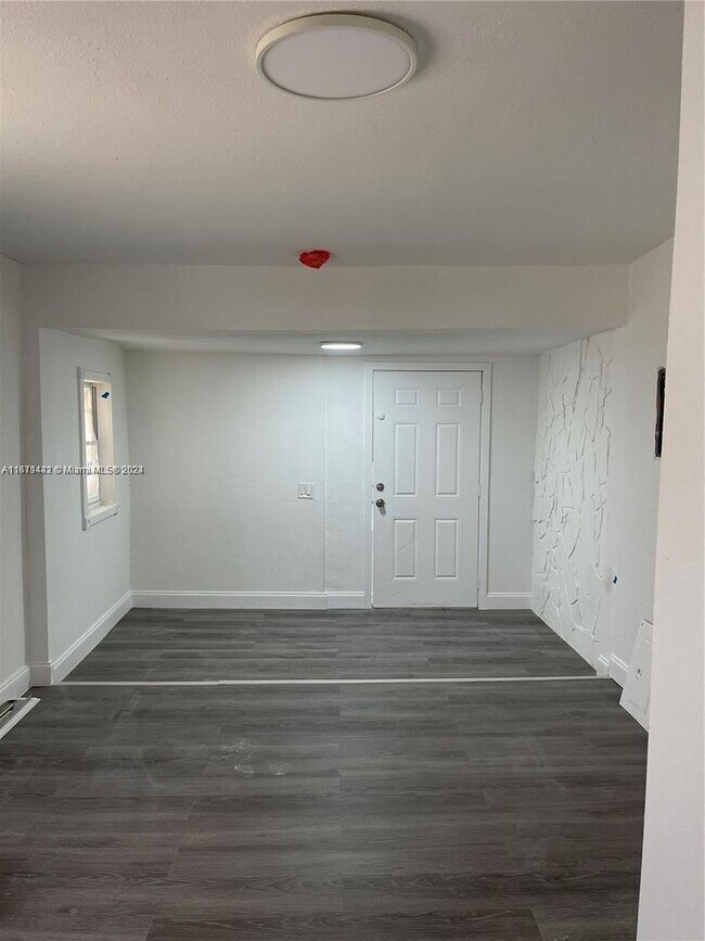 Building Photo - 1021 W 33rd St
