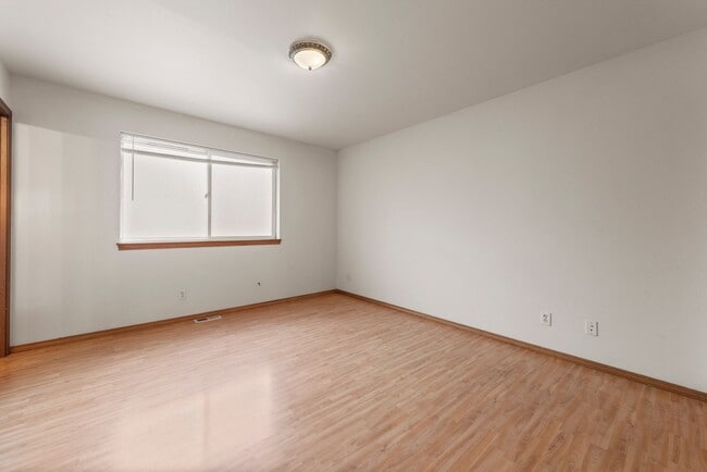 Building Photo - Newly remodel 4 bed 3 bath home in Shoreline