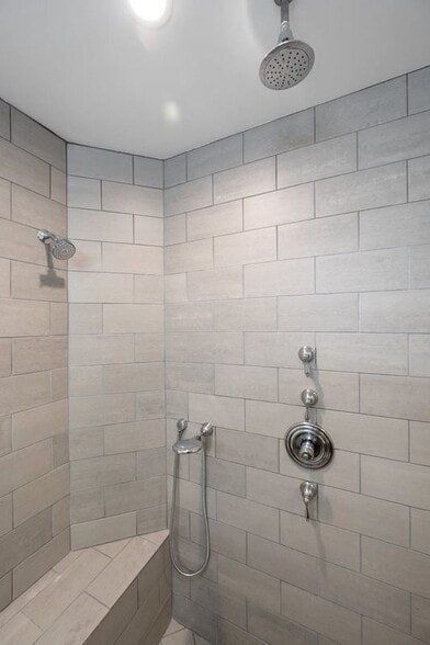 Building Photo - 1148 N Clark St