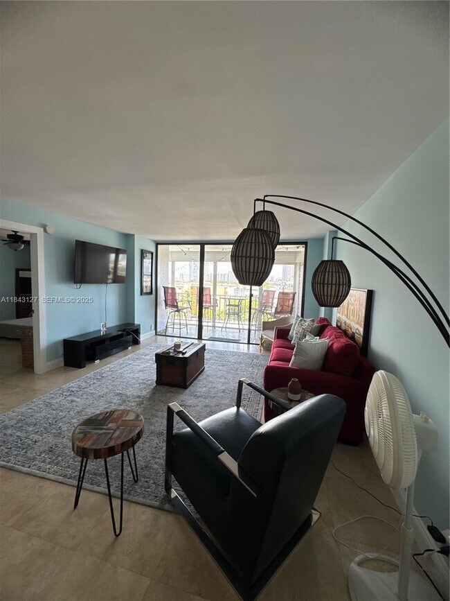 Building Photo - 3545 NE 166th St