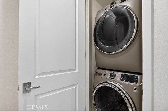 Building Photo - 985 Doheny Way