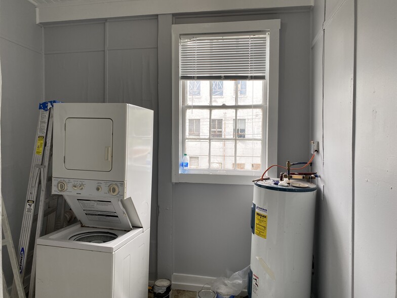 Laundry - 2220 Whitaker Street