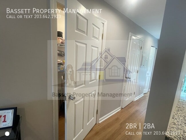 Building Photo - 40 Manorwood Dr
