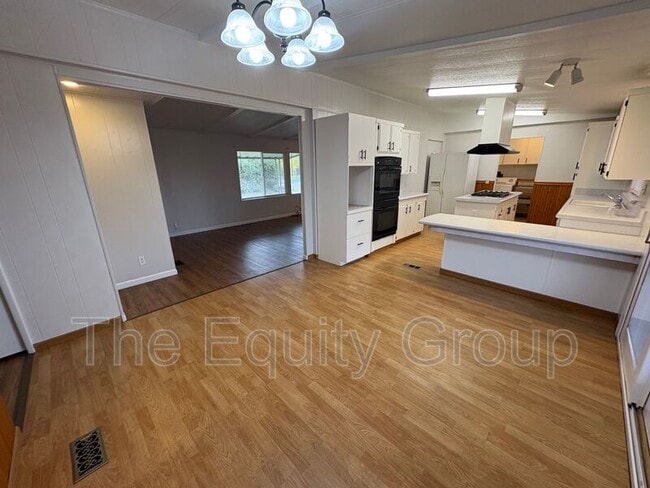 Building Photo - 26521 Rd 100