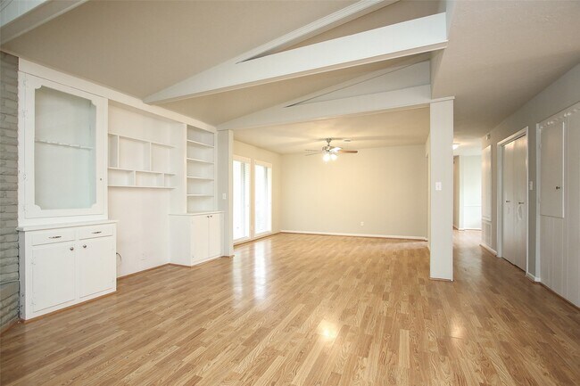Building Photo - 30115 Misty Meadow Dr