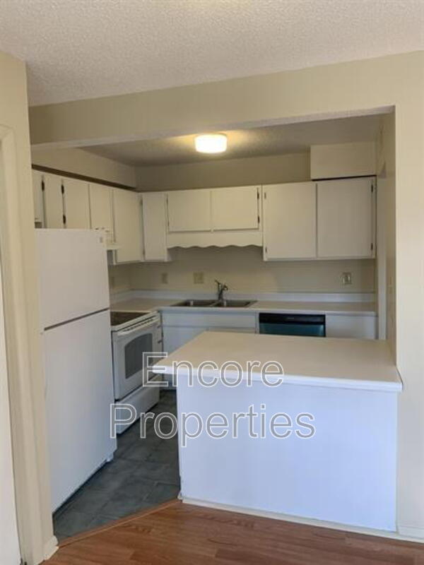 Building Photo - 1411 Foxwood Dr