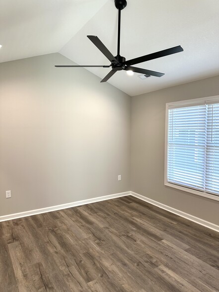 Vaulted primary suite with dimmable recessed lighting - 2217 Kenwood Blvd SE