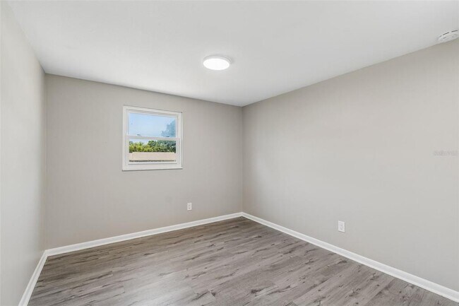 Building Photo - 7111 Gateway Ct