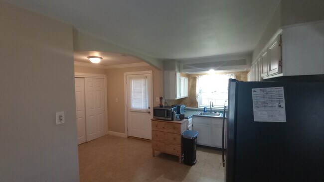 Building Photo - 45 Longfellow Dr