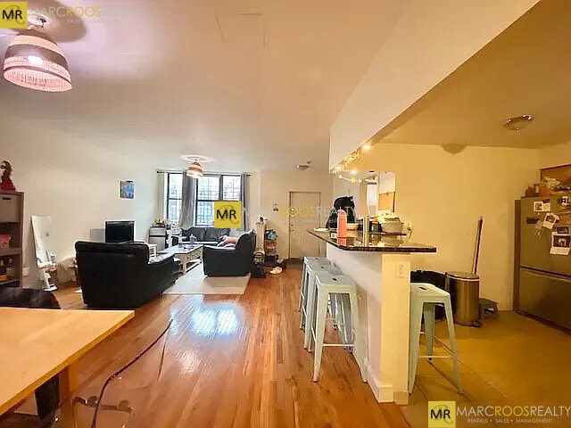 Building Photo - 3 Douglas St