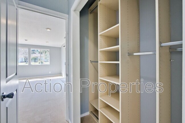 Building Photo - 485 Benvenue Ave