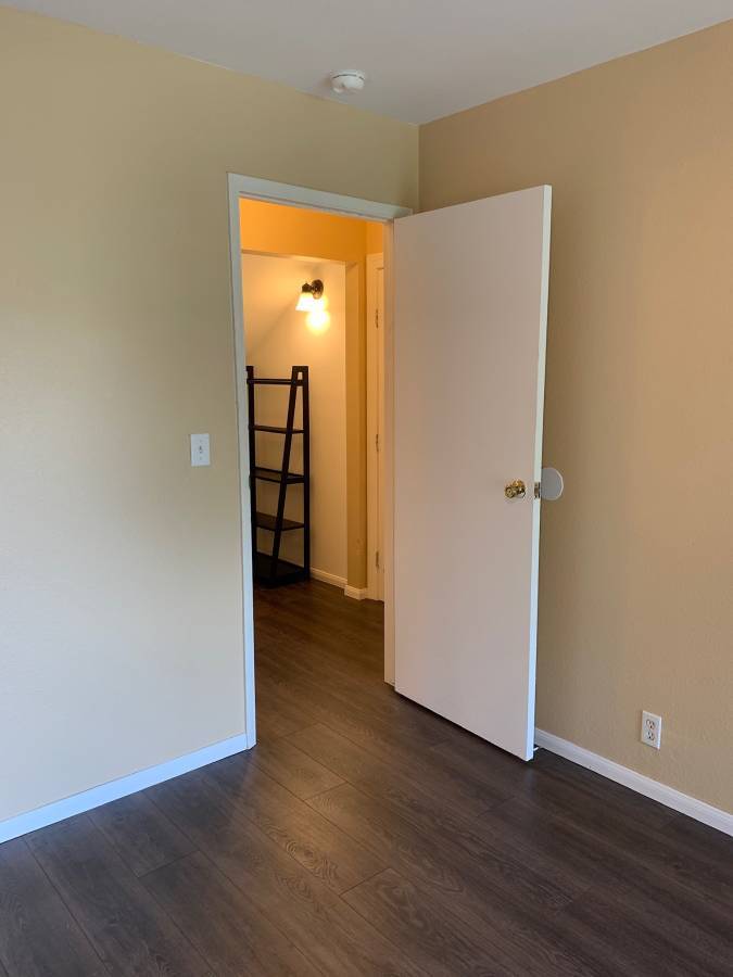 Building Photo - 44 -124 Ikeanani Dr