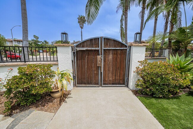 Building Photo - Resort-Style Encinitas Estate with Pool UNFURNISHED