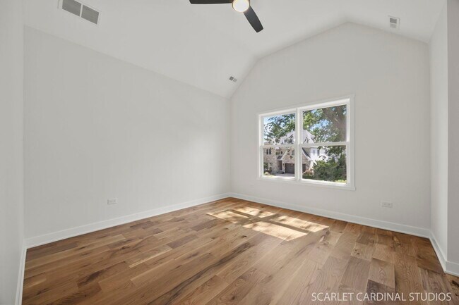 Building Photo - 715 N Brainard St