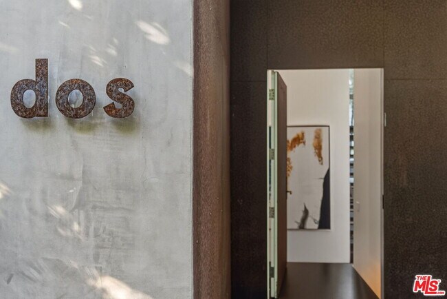 Building Photo - 1849 Fox Hills Dr