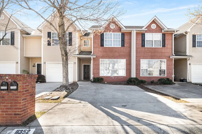 Building Photo - Beautiful Upgraded Townhome!