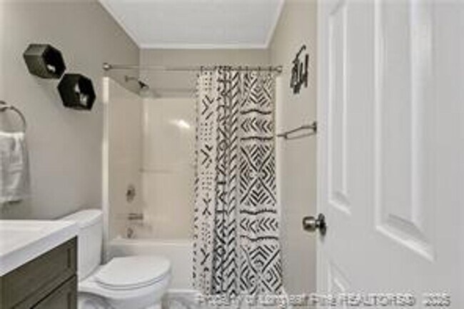 Building Photo - 2527 SIlverbell
