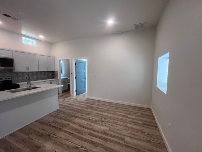 Building Photo - Coming soon! Just renovated! Stunning High...