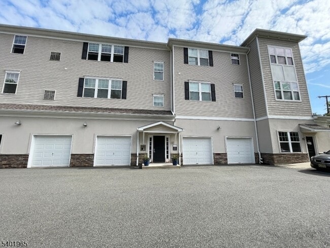 Building Photo - 5 W River Styx Rd