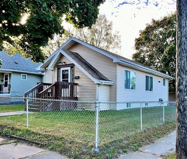 Primary Photo - 1700 Delaware Ave