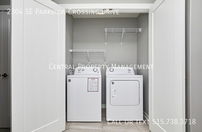 Building Photo - 2304 SE Parkview Crossing Dr