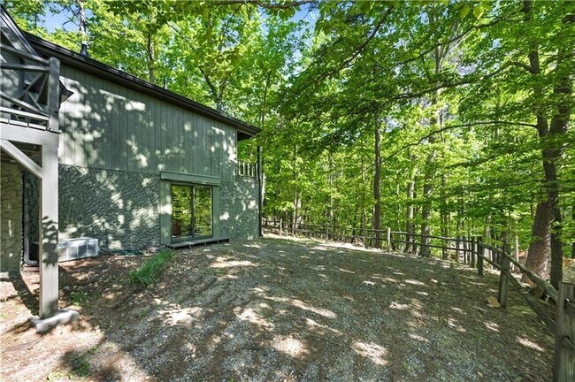 Building Photo - 114 Cherokee Dr S