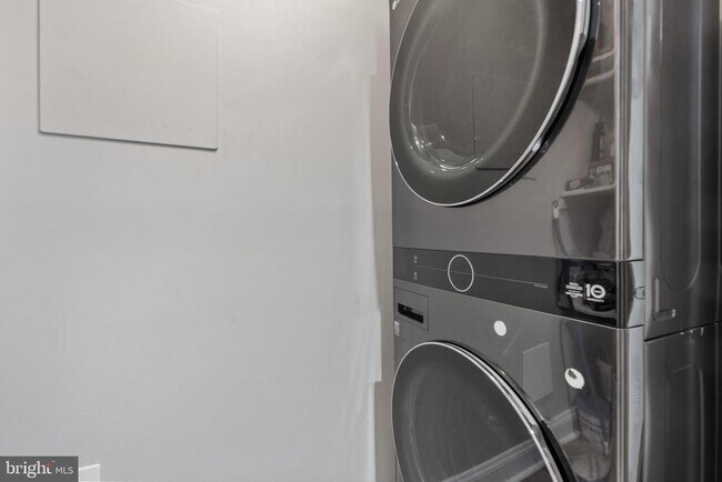 Building Photo - 1329 Colvin Forest Dr