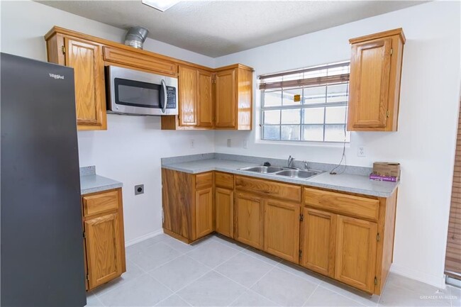 Building Photo - 404 Chile Pequin Dr
