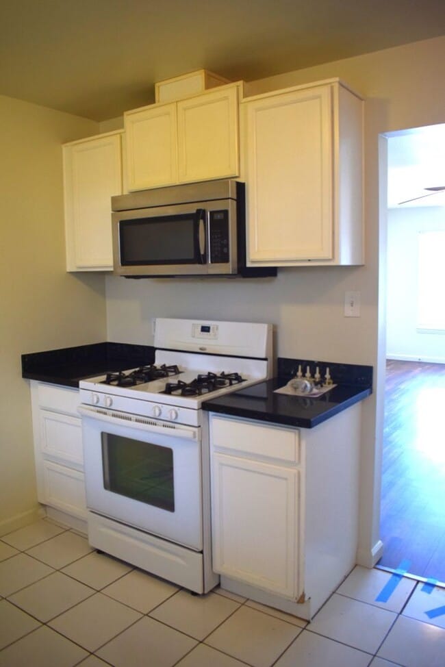 Building Photo - 6903 Fruitridge Rd