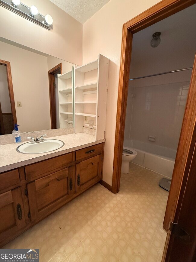 Building Photo - 191 Murphy Ave NW