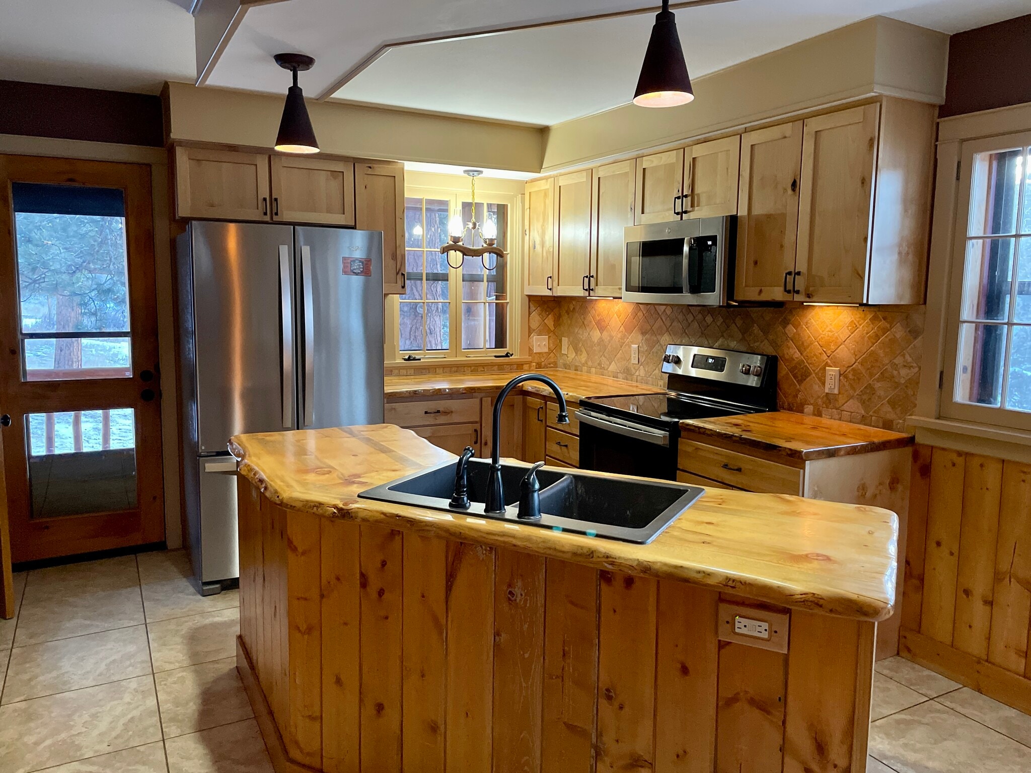 Building Photo - 3501 Devils Gulch Rd