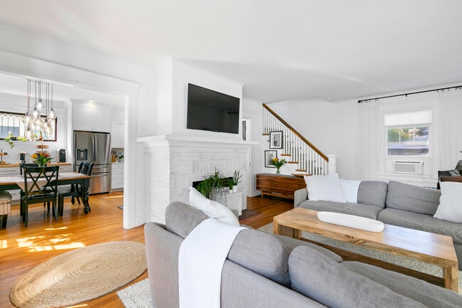 Building Photo - 37 Harmon St