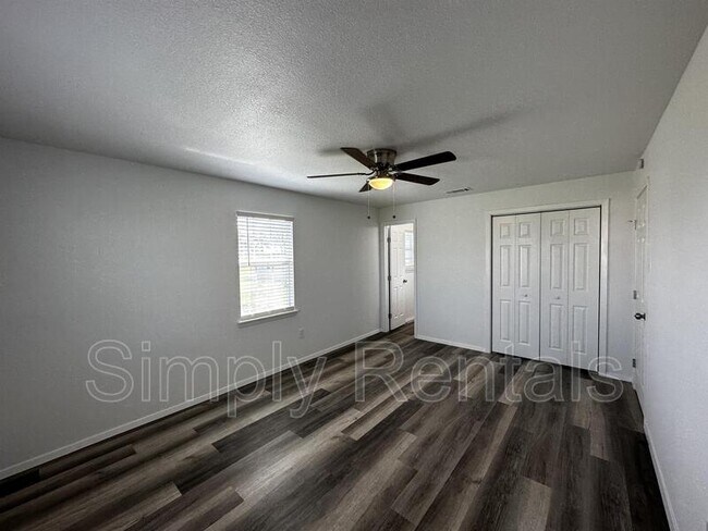 Building Photo - 1979 FM2649