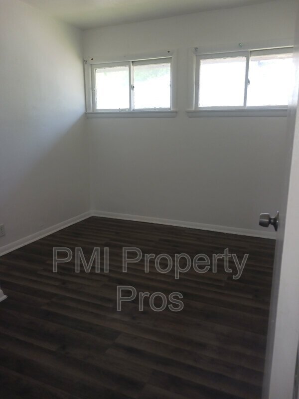 Building Photo - 5658 N 61st St