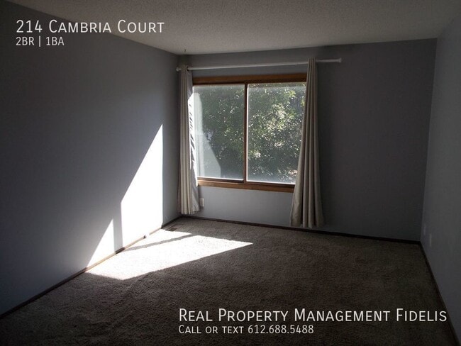 Building Photo - 2 Bedroom, 1 Bathroom Townhome in Woodbury