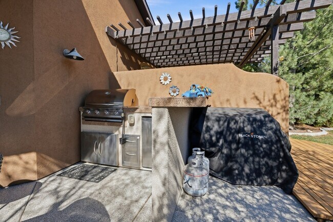 Building Photo - 5850 N Rio Lomas Ave