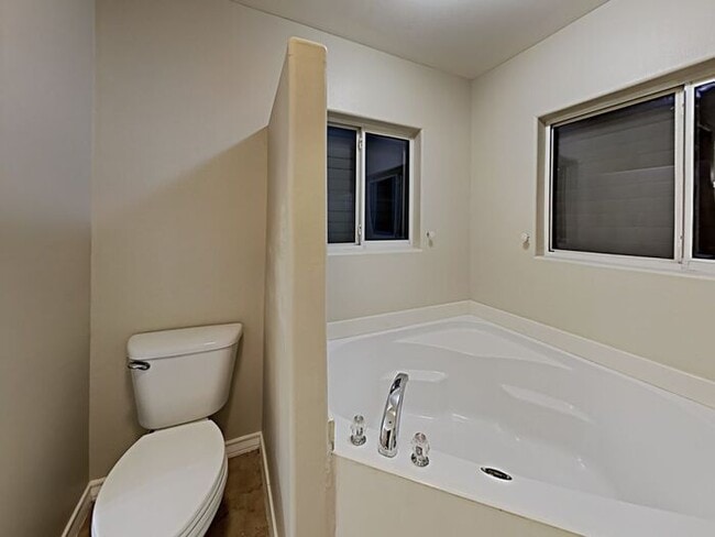 Building Photo - No Application Fees* $1000 off 1st months ...