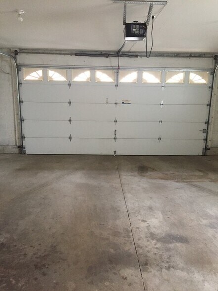 Garage - 1901 S Louie Pkwy