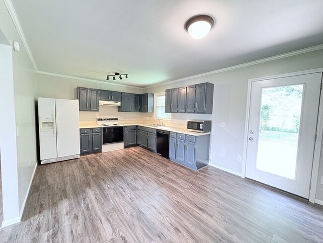 Building Photo - 4077 Brookfield Dr