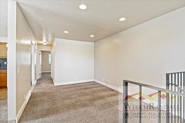 Building Photo - 2 Bedroom 1 Bath Ogden Duplex