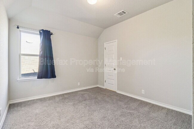 Building Photo - 10208 High Noon Dr