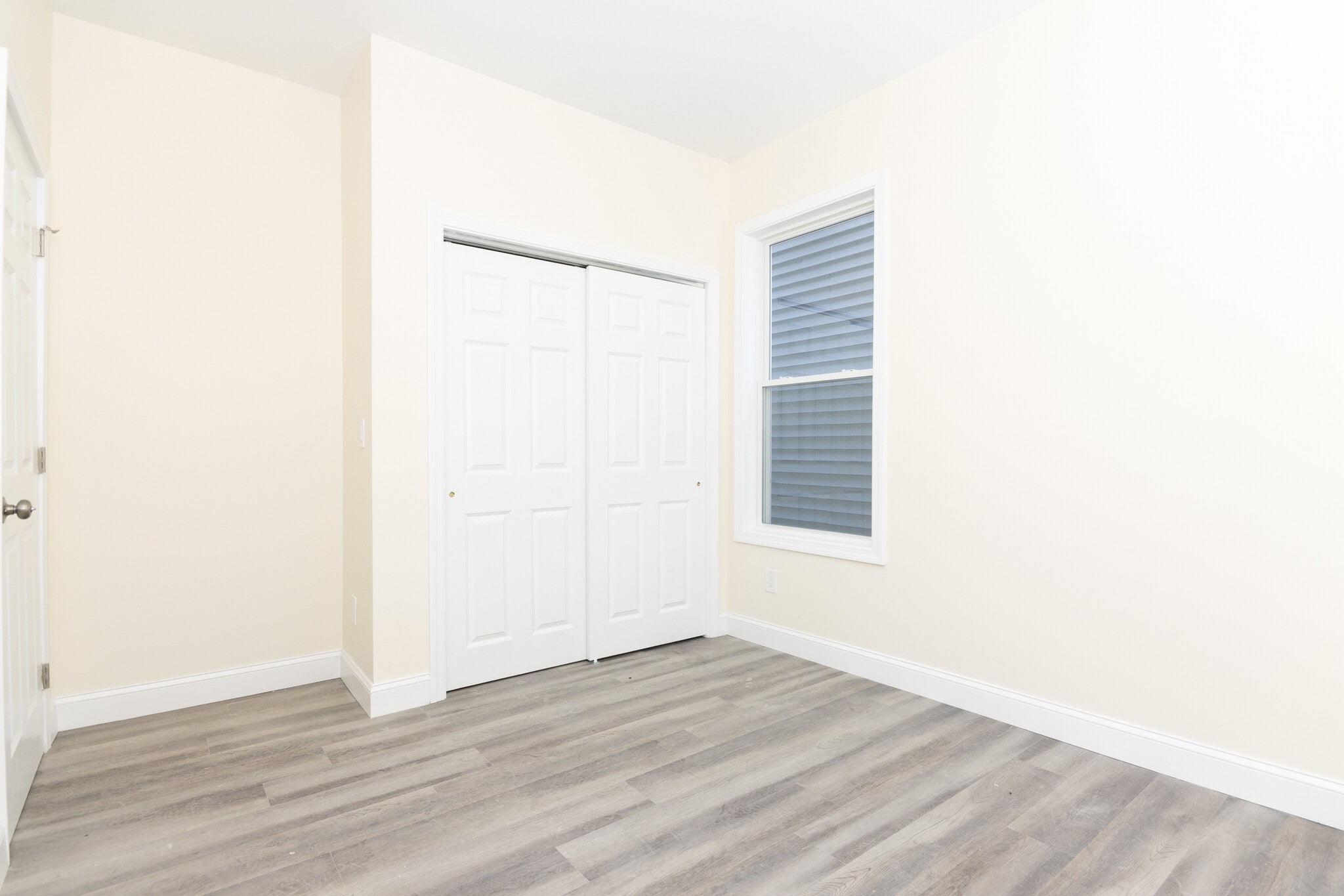 Building Photo - 2 French Ter