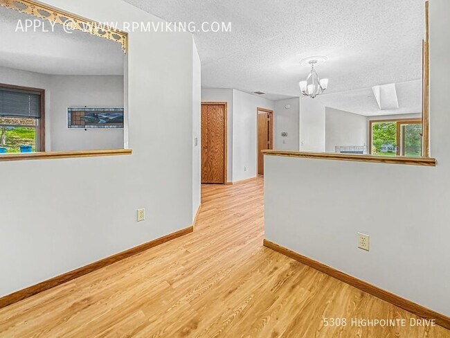 Building Photo - 2br 2.5ba 2cg ~ Security Deposit Free Alte...