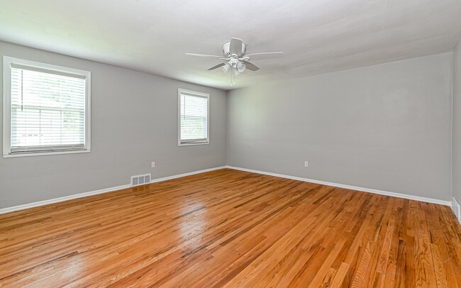 Building Photo - 4236 Tanglewood Dr