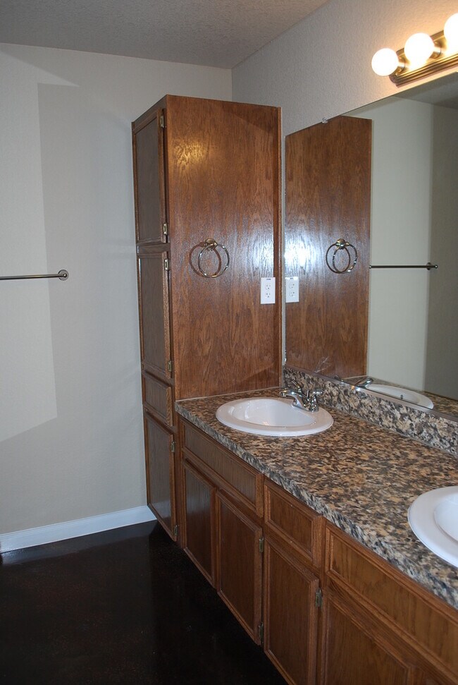 Building Photo - 1514 Dakota Trce